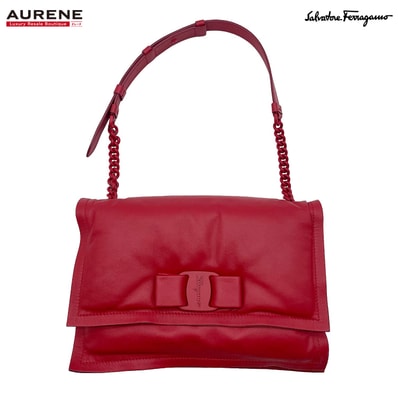 Salvatore Ferragamo サルヴァトーレフェラガモ VIVA BOW ヴィヴァ ボウ ショルダーバッグ
ヴァラ 220287 レザー プラスチック メタル レッド レディース
【中古】