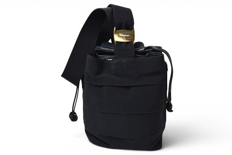 Salvatore Ferragamo サルヴァトーレフェラガモ ヴィンテージ 巾着 ショルダーバッグ ブラック レディース ドローストリング 【中古】