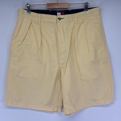 古着 トミーヒルフィガー TOMMY HILFIGER ショートパンツ ワンポイントロゴ 半ズボン ハーフパンツ 短パン ショーツ w36 イエロー メンズ