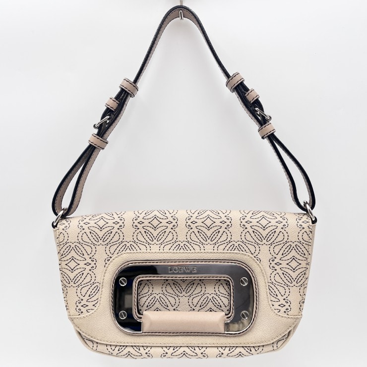 B (目立った傷や汚れなし)】LOEWE（ロエベ）リピートアナグラム
