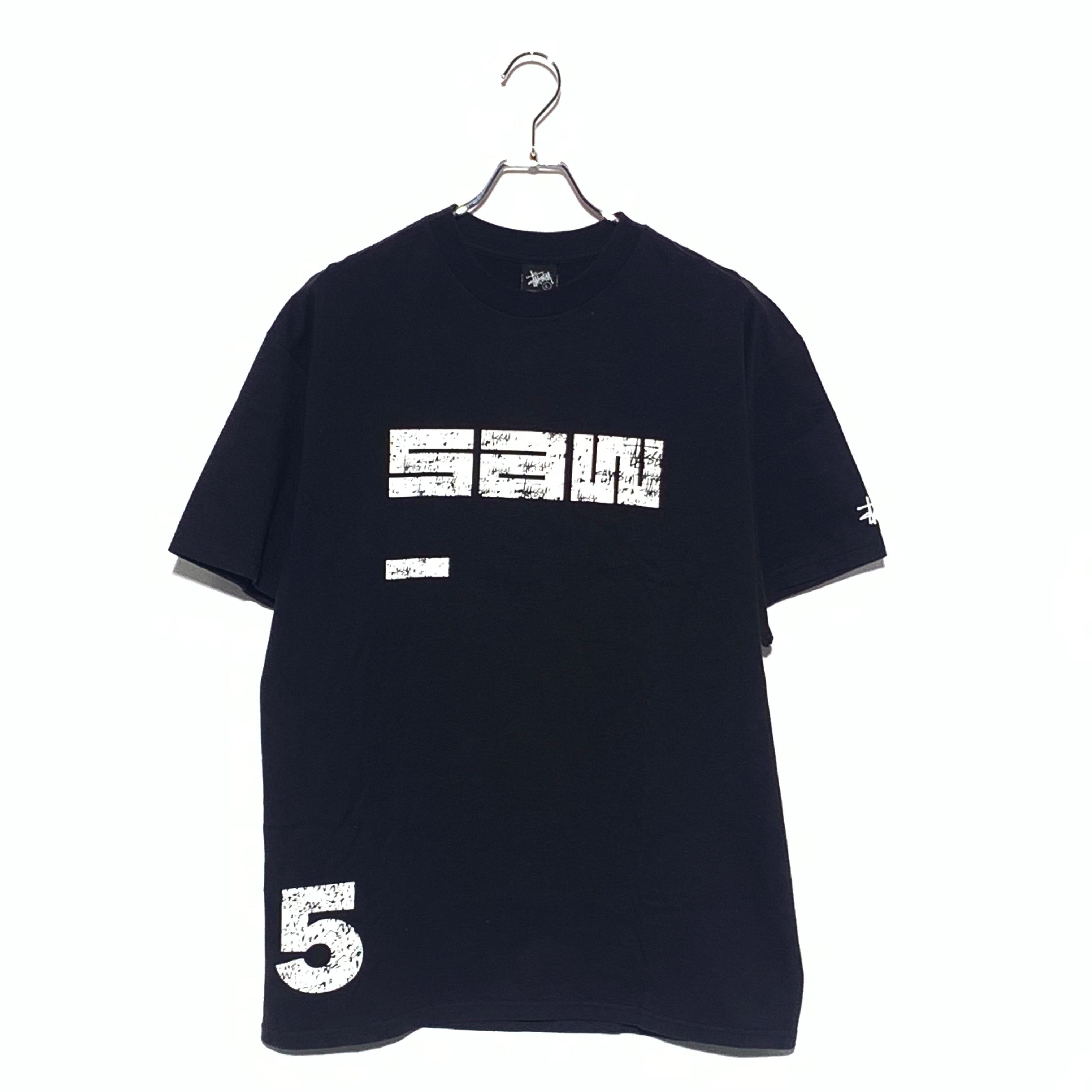 STUSSY×SAW.RECORDING print TEE Black