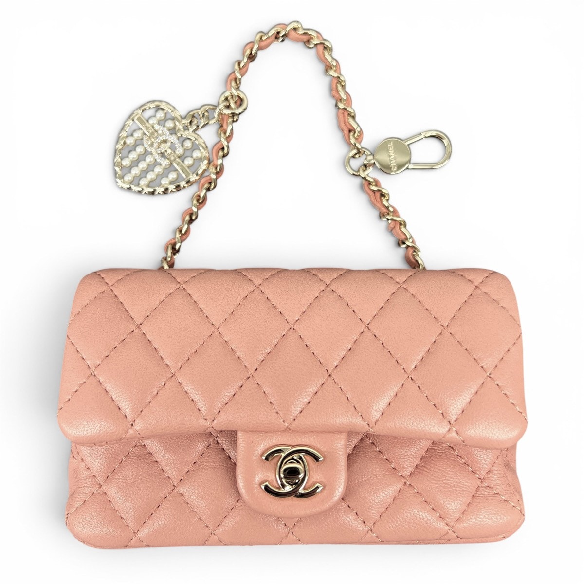 CHANEL 未使用品 シャネル マトラッセ クラシック チャーム AP4760 ラムスキン レザー 新型シリアルシール ピンク ゴールド金具 ハート パール ポーチ 小物入れ 24-25年 メティエダールコレクション Sランク 中古 鑑定済 シャネルチャーム