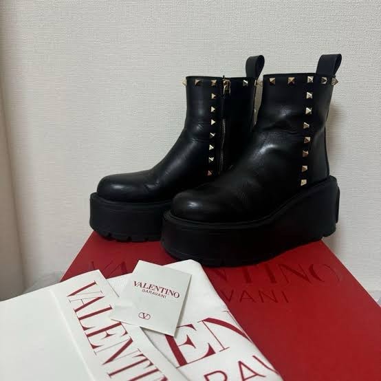 美品 valentino ヴァレンティノガラヴァーニ ロックスタッズ ショートブーツ 厚底