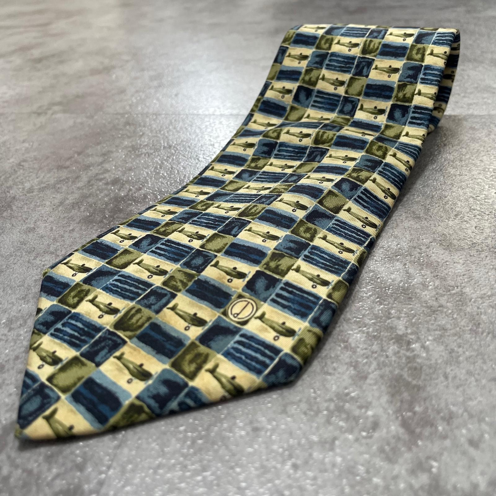 【Dunhill】ダンヒル dロゴ 飛行機 ネクタイ プロペラ機モチーフ パネル柄 ストライプ 織り模様 総柄 ブルー カーキ メンズ スーツコーデ