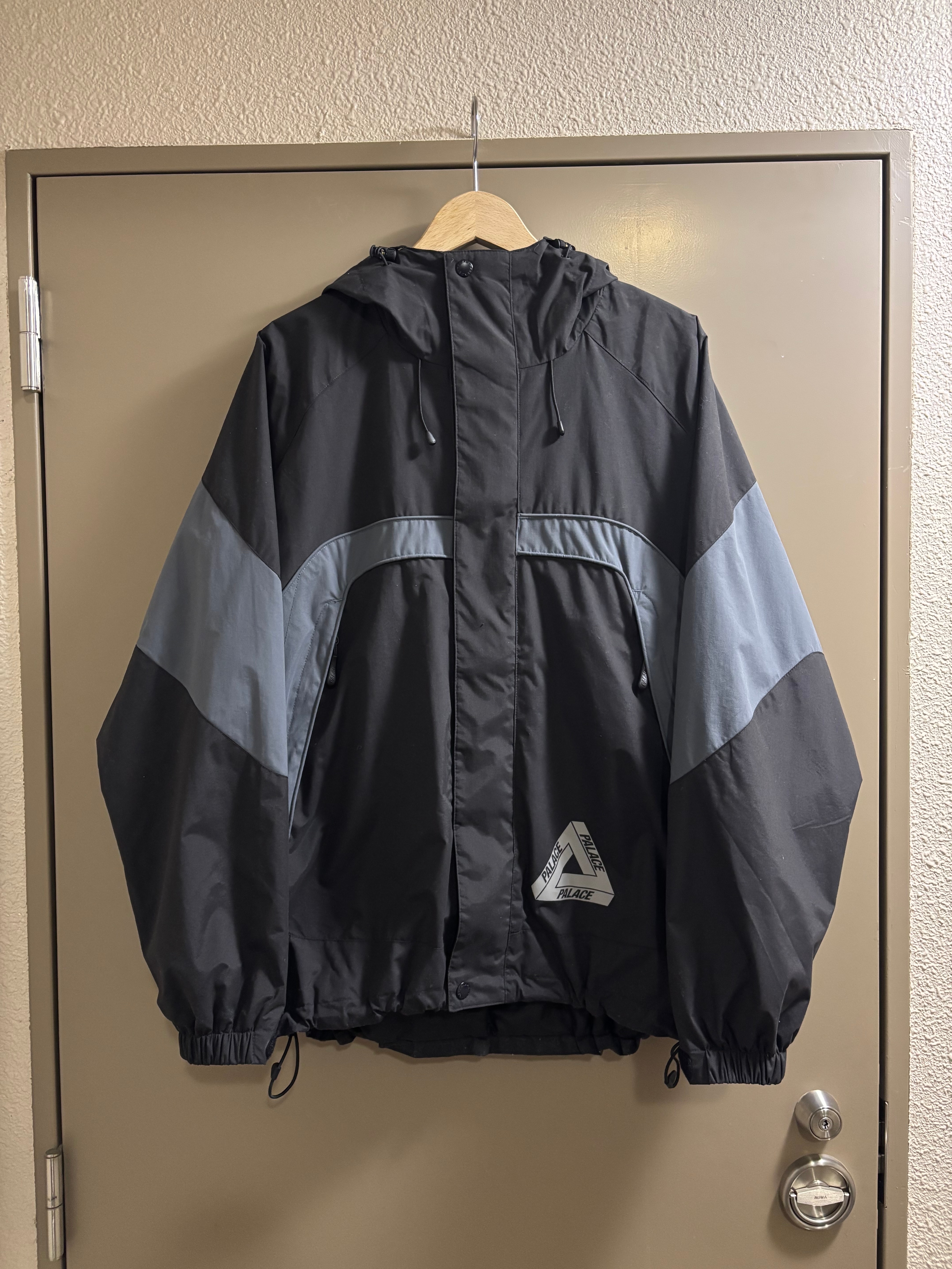 PALACE Border Jacket "Black"