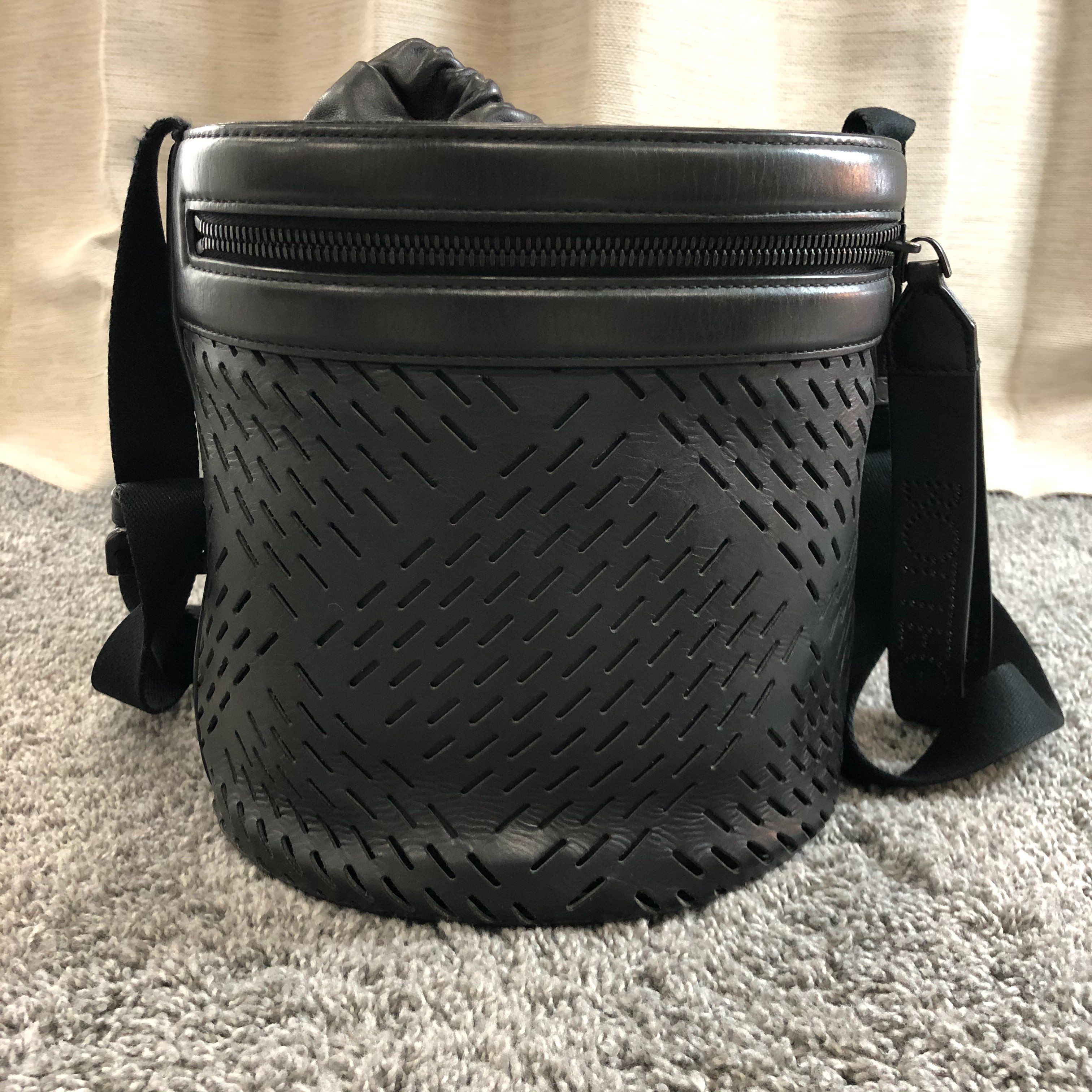 ボッテガ・ヴェネタ バケツ型ショルダー ブラック