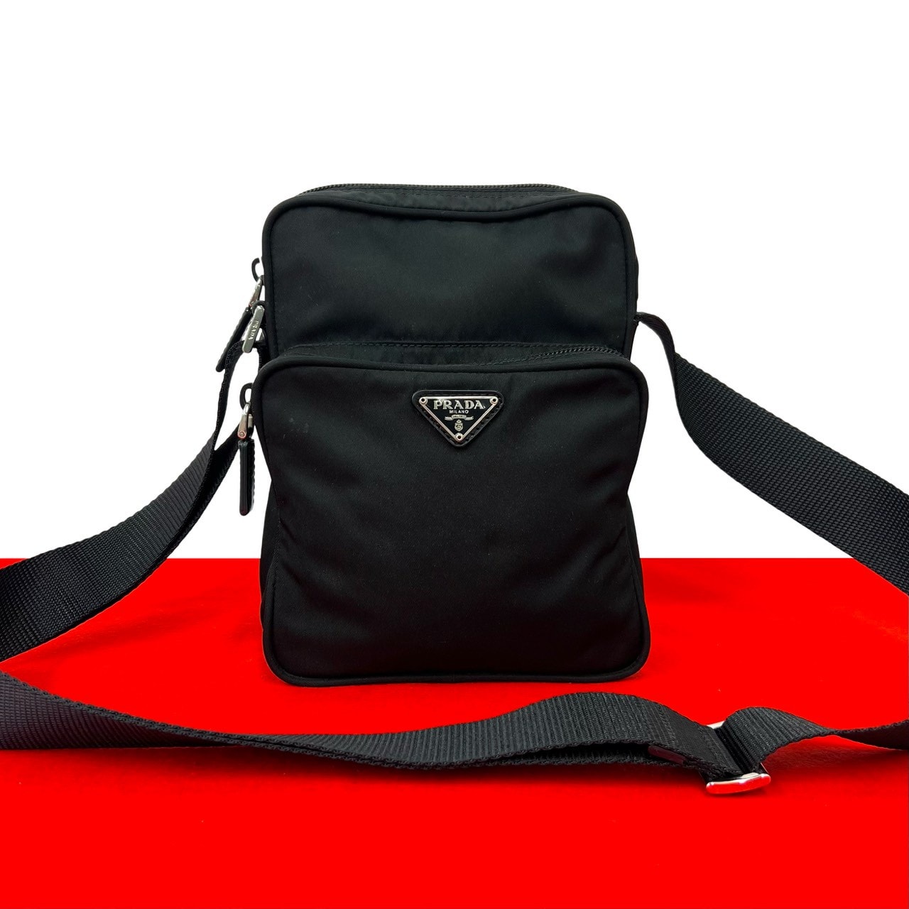 PRADA プラダ 三角ロゴ 金具 ナイロン レザー ショルダーバッグ ブラック
 82437