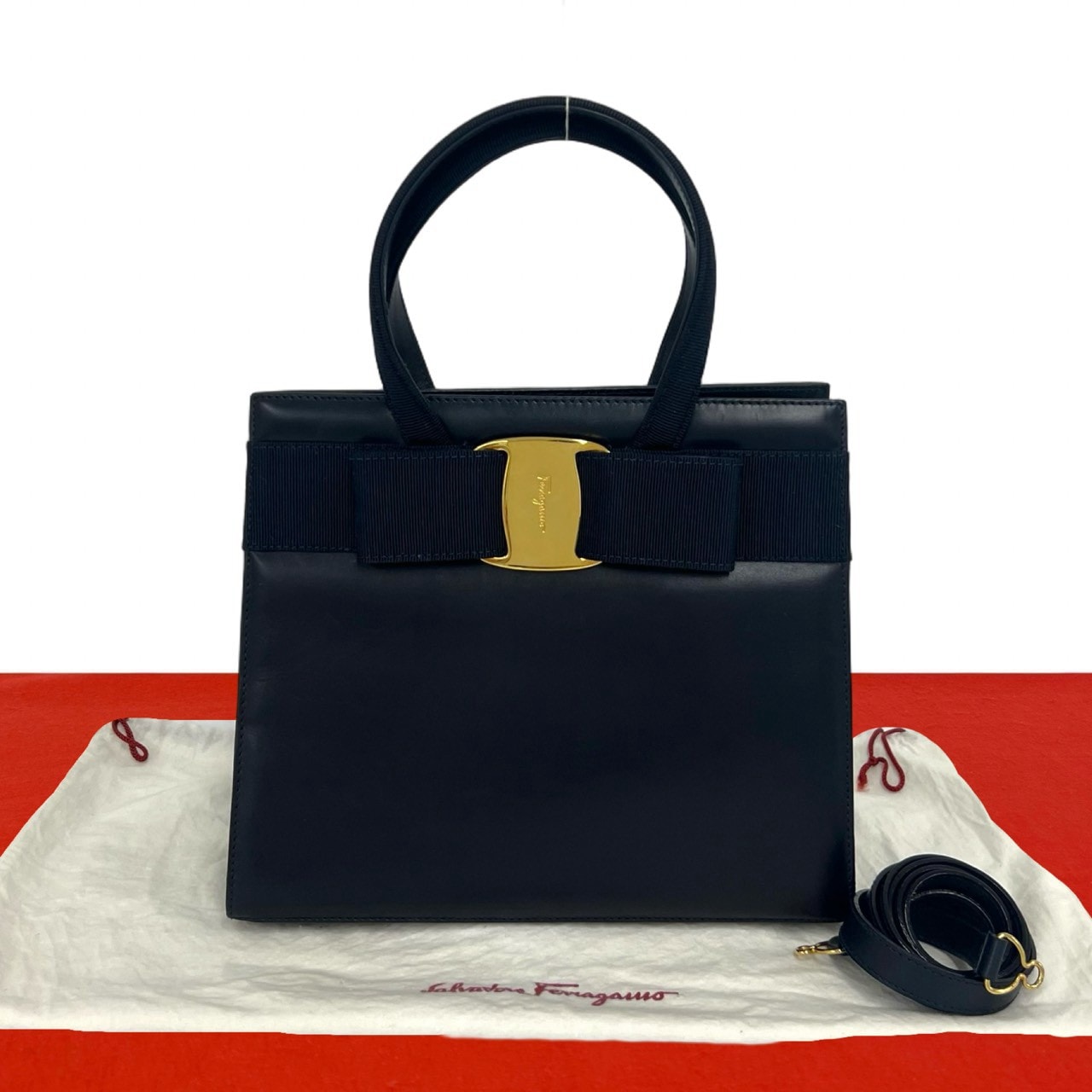 Salvatore Ferragamo サルヴァトーレフェラガモ ヴァラリボン レザー ショルダーバッグ ネイビー
 84964