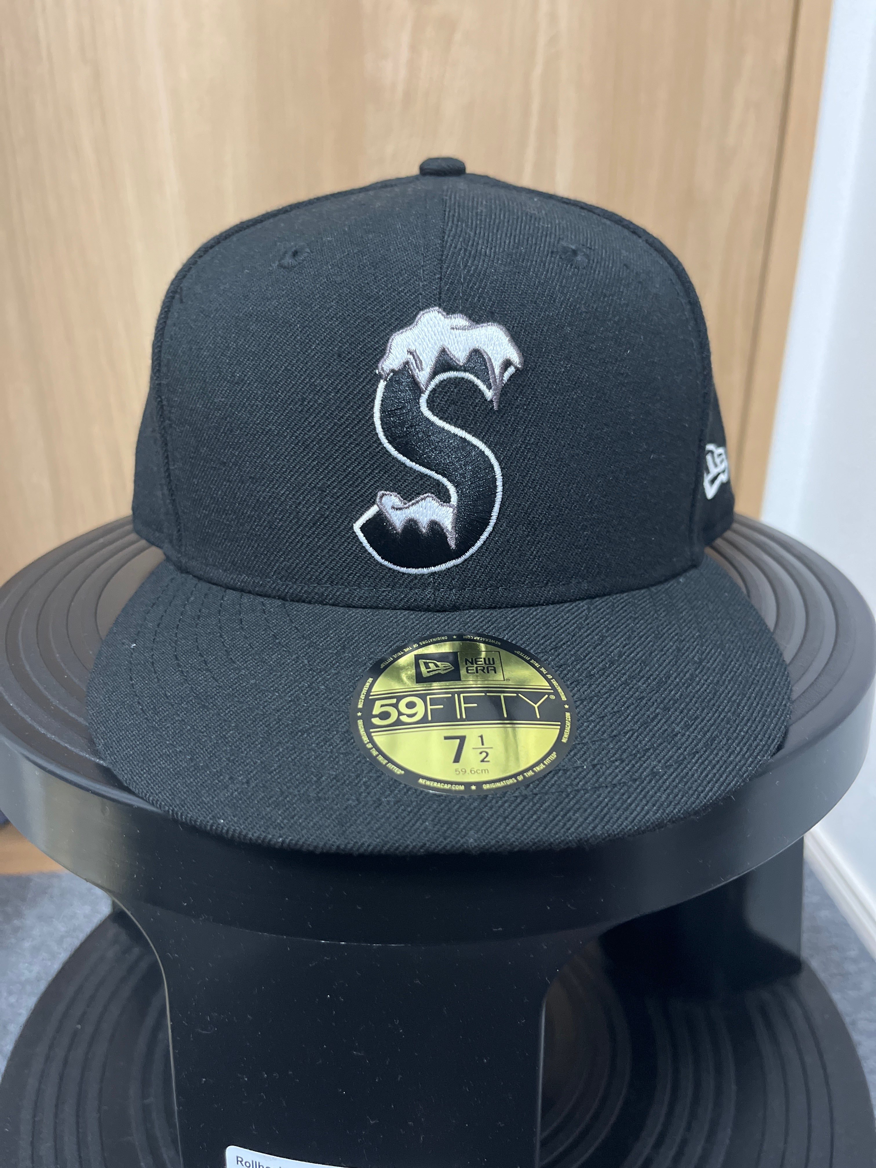 Supreme S Logo New Era® "Black" (20FW)