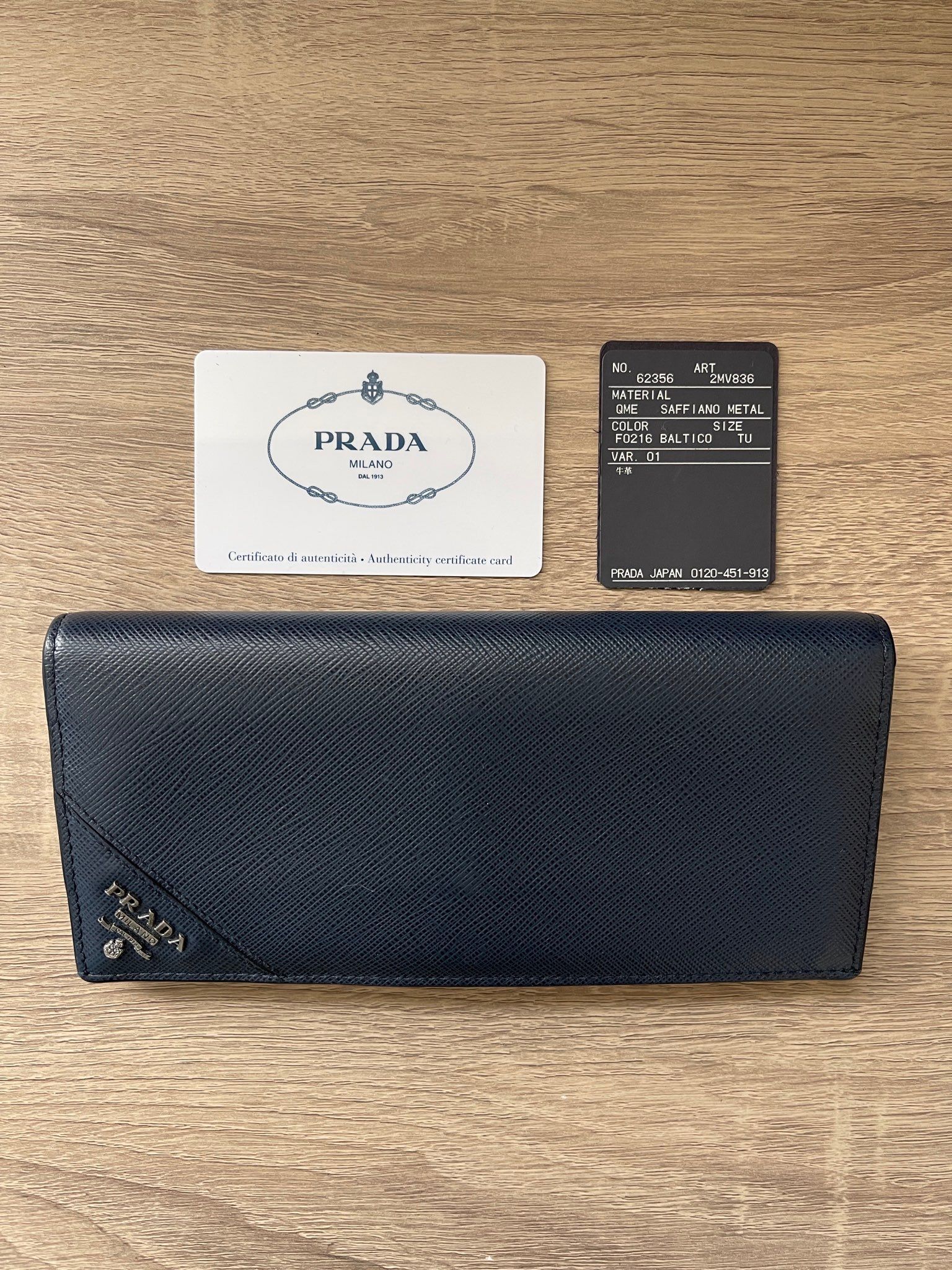 サフィアーノレザー財布