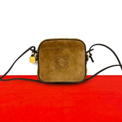 LOEWE ロエベ アナグラム スウェード レザー ショルダーバッグ ブラウン
37911