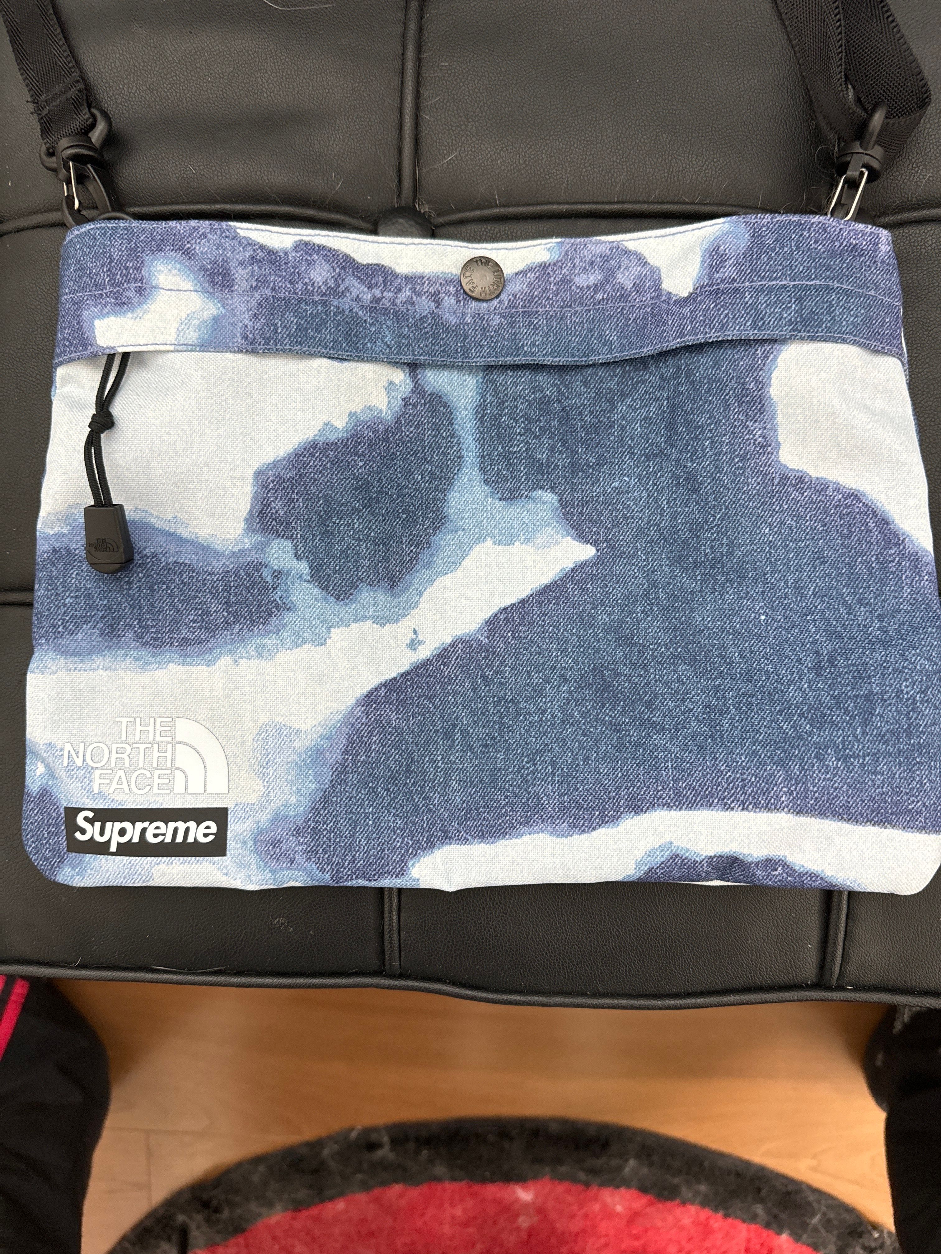 Supreme x The North Face Bleached Denim Print Shoulder Bag "Indigo"