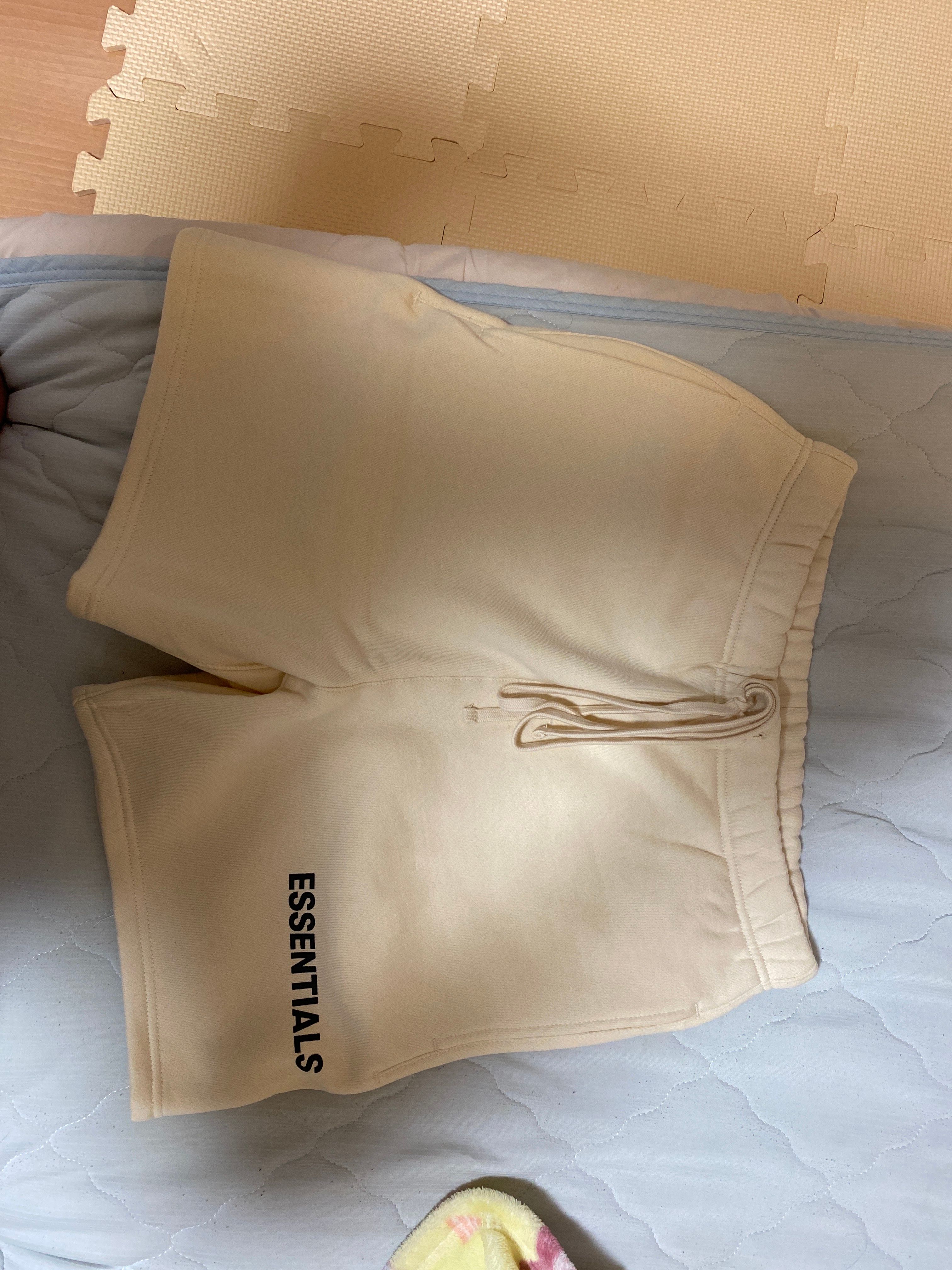 FEAR OF GOD Essentials Graphic Sweat Shorts "White"