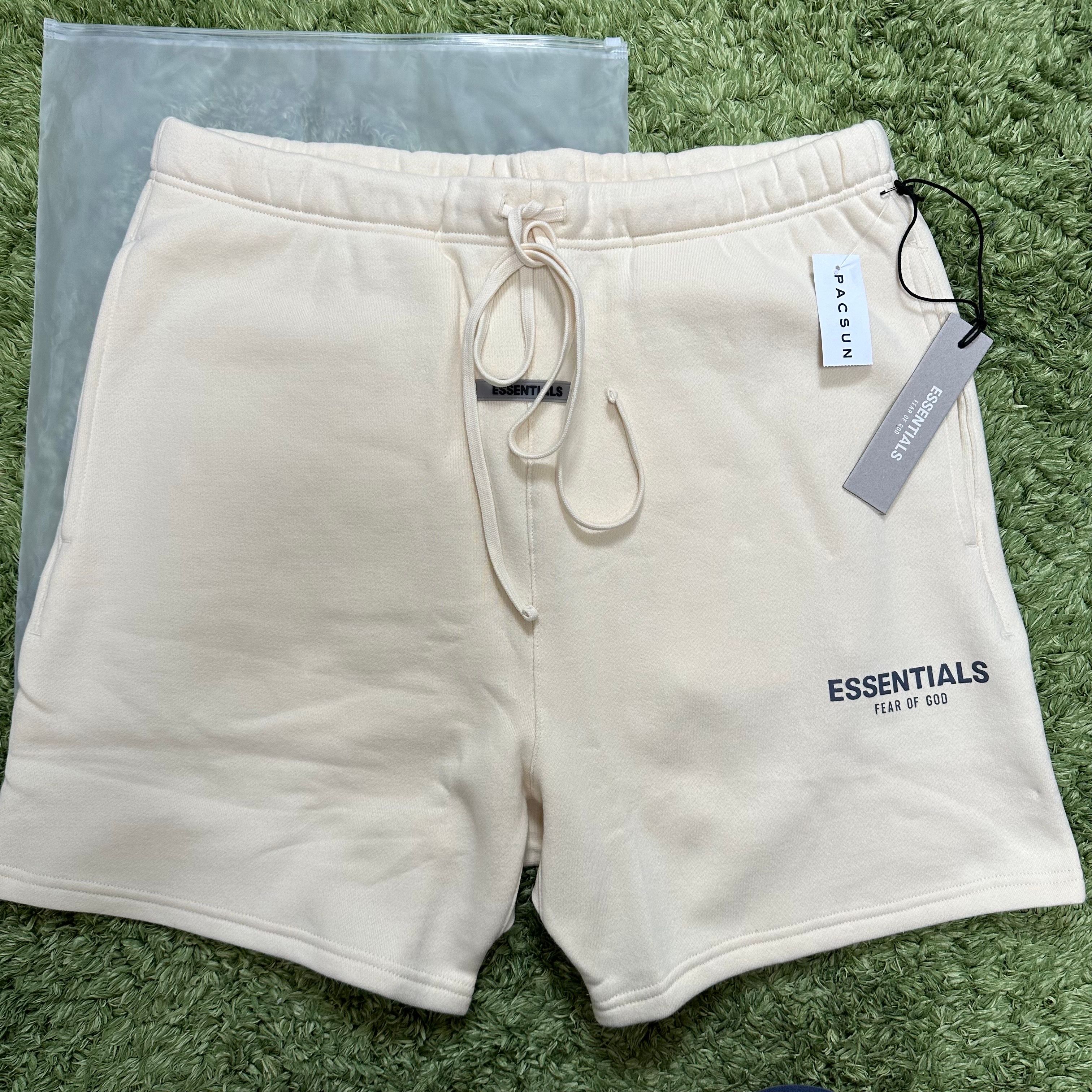 FEAR OF GOD ESSENTIALS Sweatshort "Butter cream"