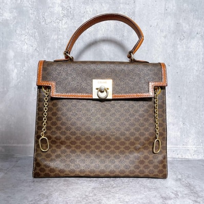 【CELINE】セリーヌ マカダム ハンドバッグ ワンハンドル リング金具 ロゴプレート チェーン装飾 フラップ型 総柄 ブラウン レディース