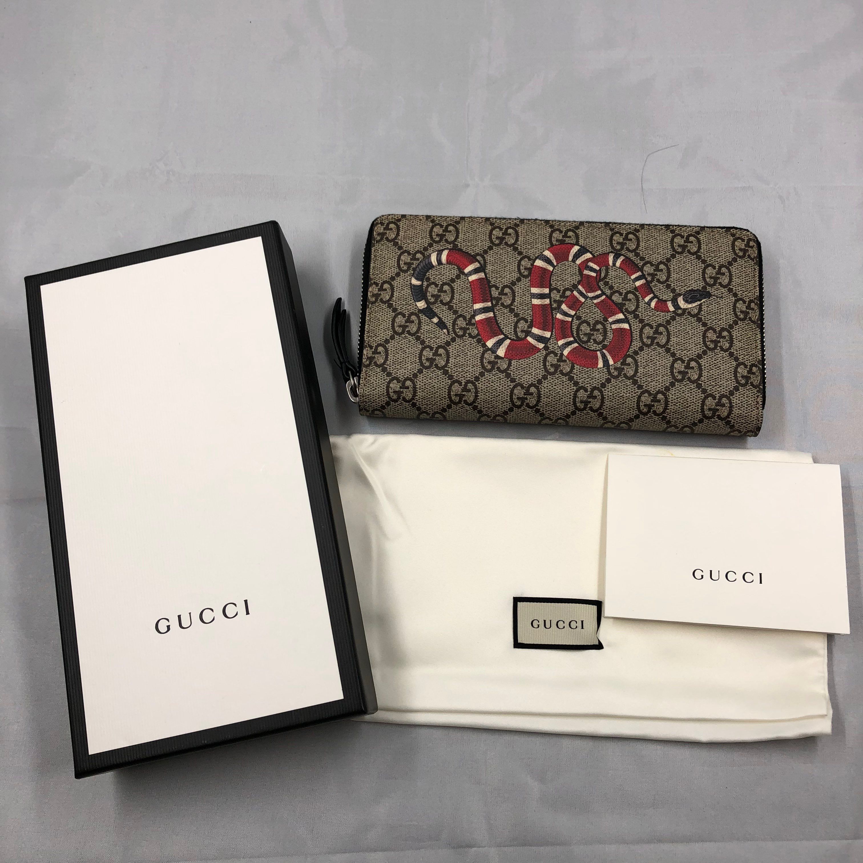 GUCCI Kingsnake Print GG Supreme Zip Around Wallet "Beige/Ebony"