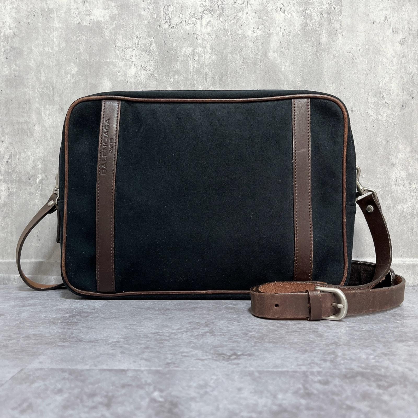 【BALENCIAGA】バレンシアガ ショルダーバッグ ACE社製 スエード調 起毛素材 ブラック ブラウン 斜め掛け クロスボディ 日本製 メンズ ロゴ