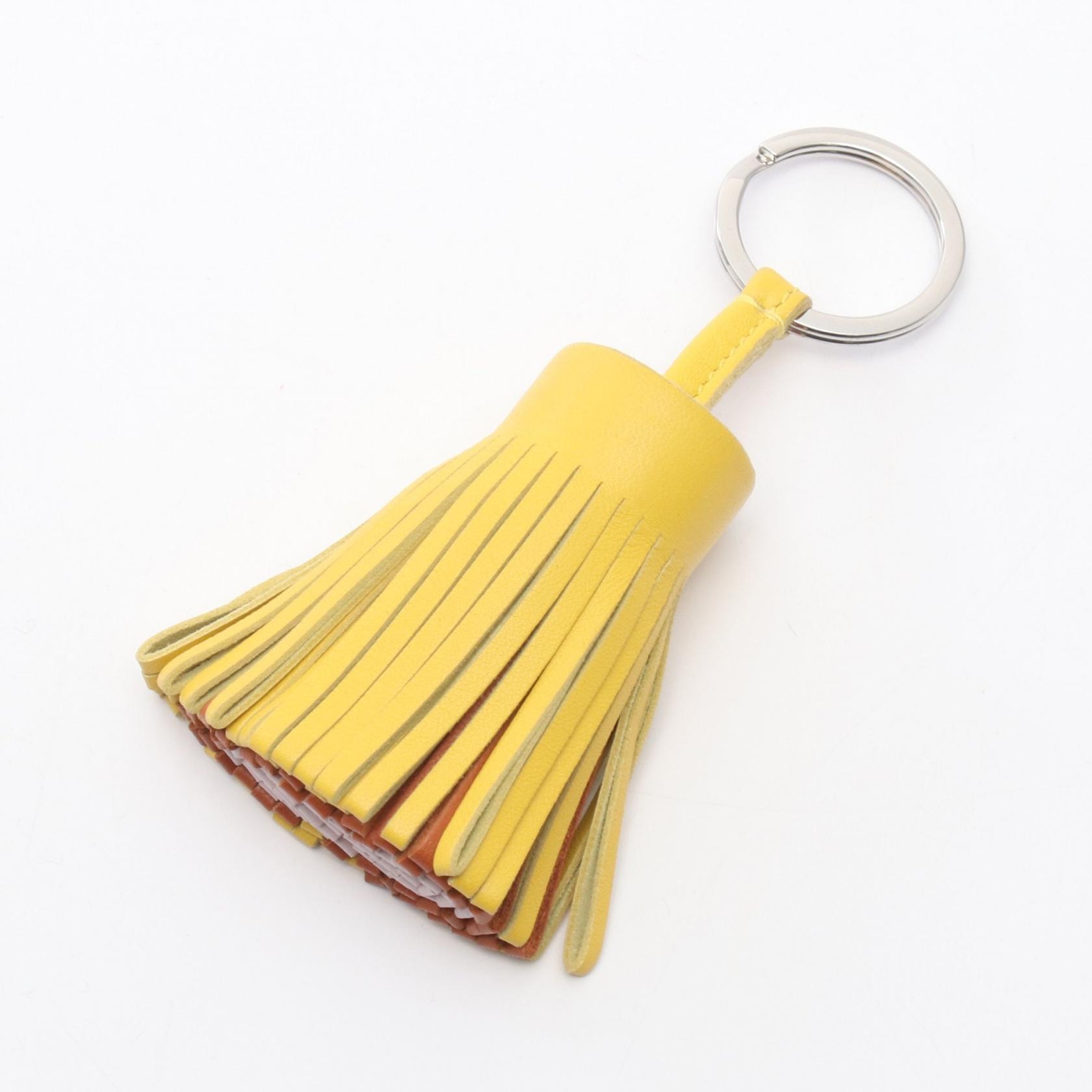 エルメス HERMES カルメン チャーム アクセサリー レザー アニョーミロ アニョーミロ ジョーヌナプル W刻印(2024年製造) レディース イエロー系 / ブラウン系 / ピンク系/ゴールド/ モーヴペール 【中古】