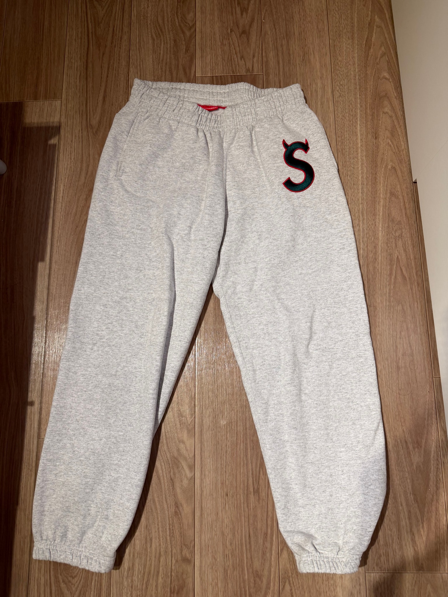 Supreme Devil S Logo Sweatpant "Ash Grey"