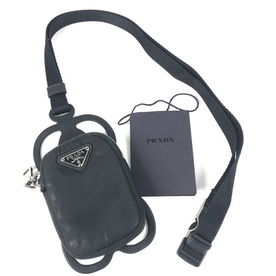 プラダ PRADA トライアングルロゴ 三角ロゴ プレート スマホポーチ iphoneケース ネックストラップ付 携帯ケース ナイロン ブラック