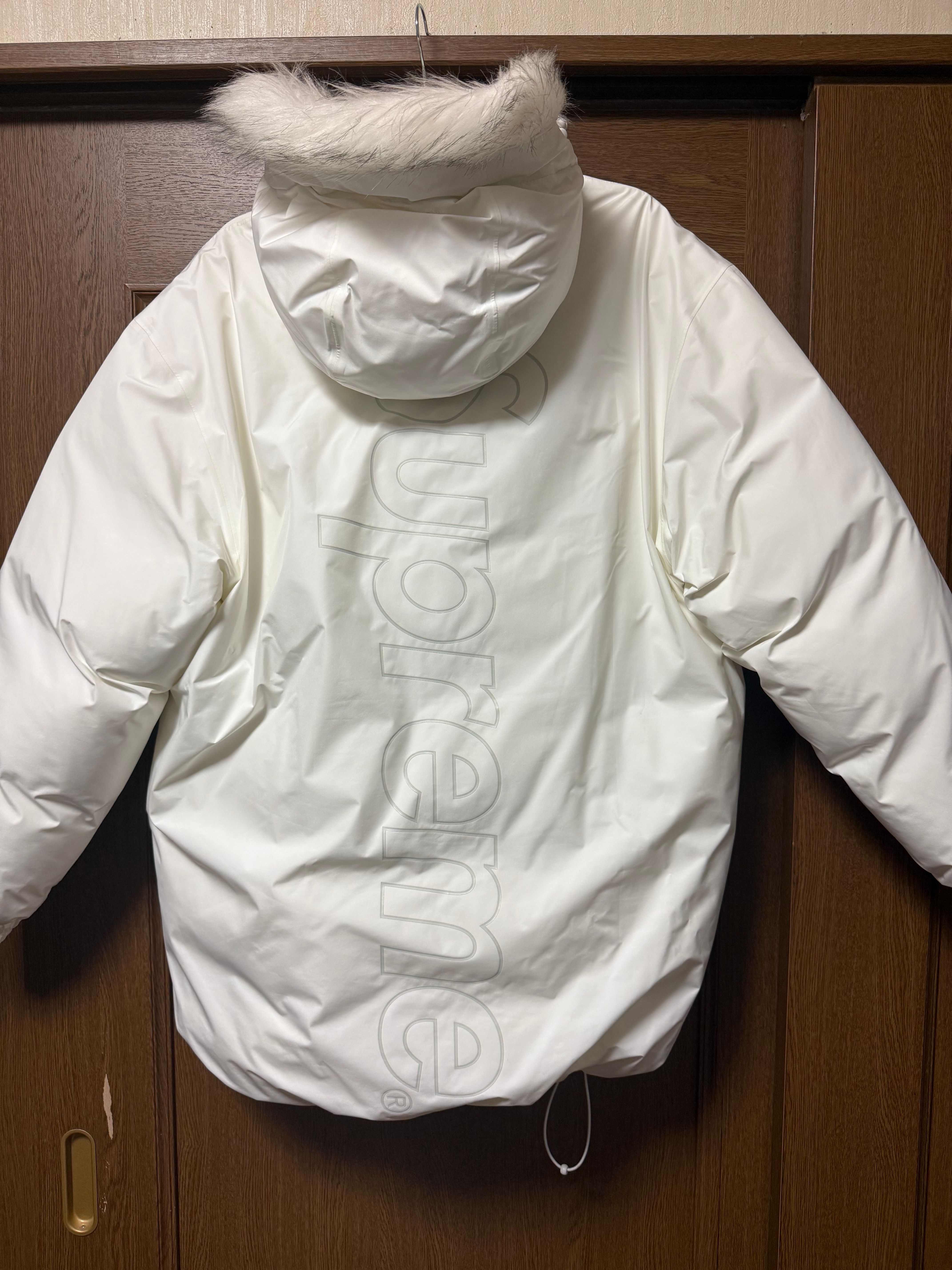 Supreme GORE-TEX 700-Fill Down Parka "White"