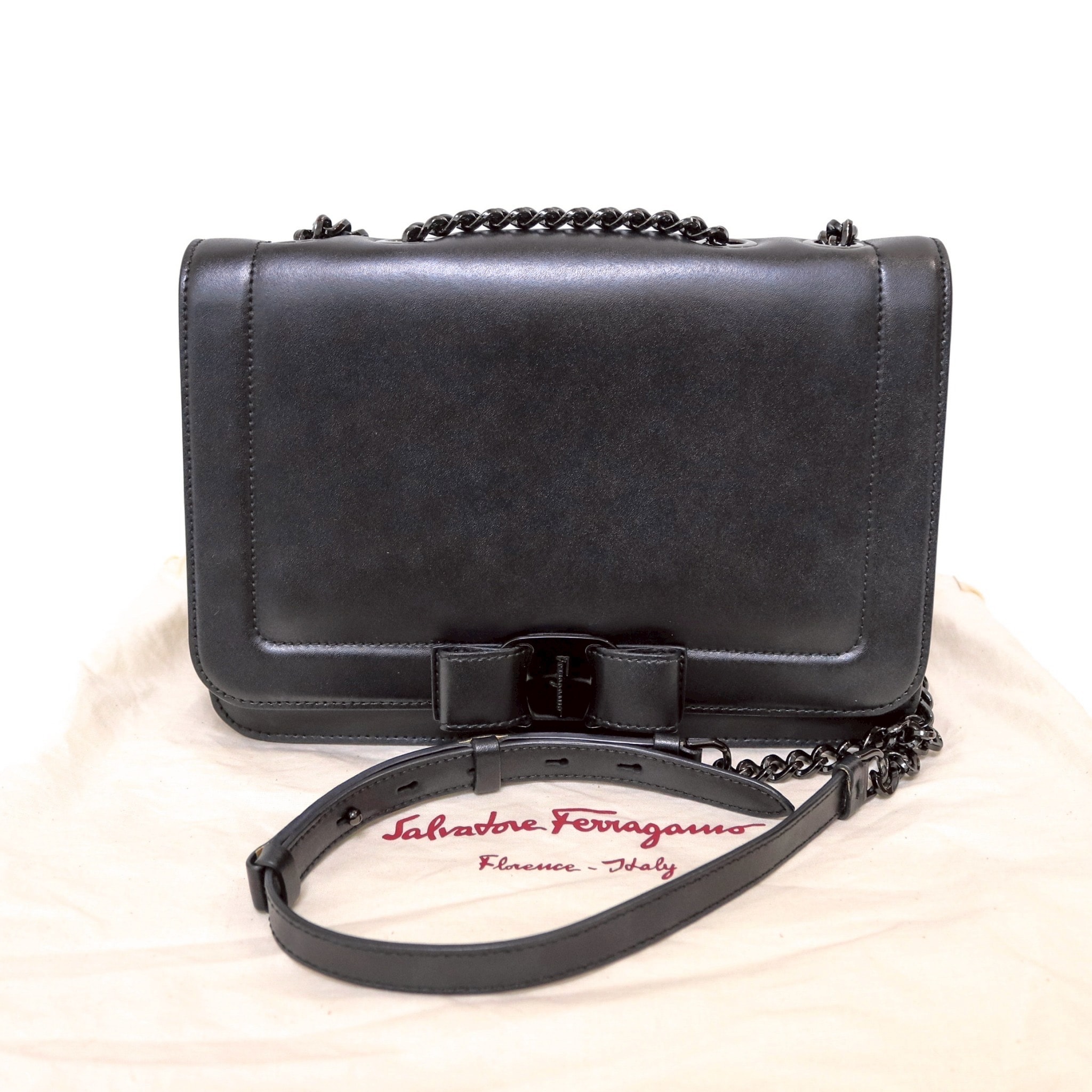 【極品】フェラガモ ヴァラ リボン フラップショルダーバッグ FZ21G878