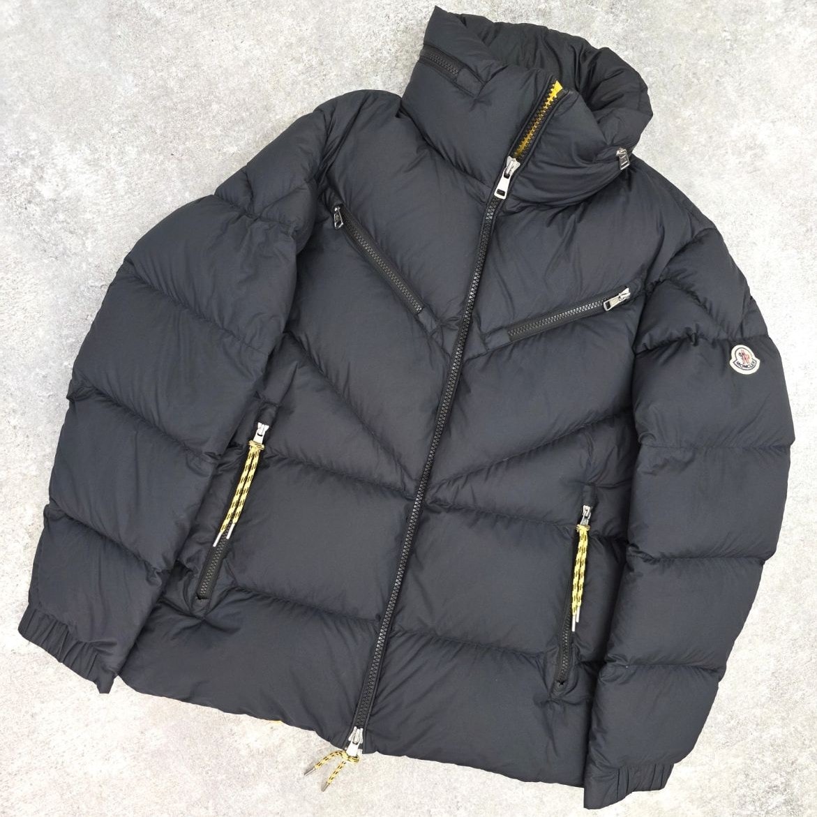 【値下げ】MONCLER モンクレール KATMAI GIUBBOTTO  厚手 ダウンジャケット ダウンジャケット H20911A00239 54A81  ポリエステル イエロー 【中古】