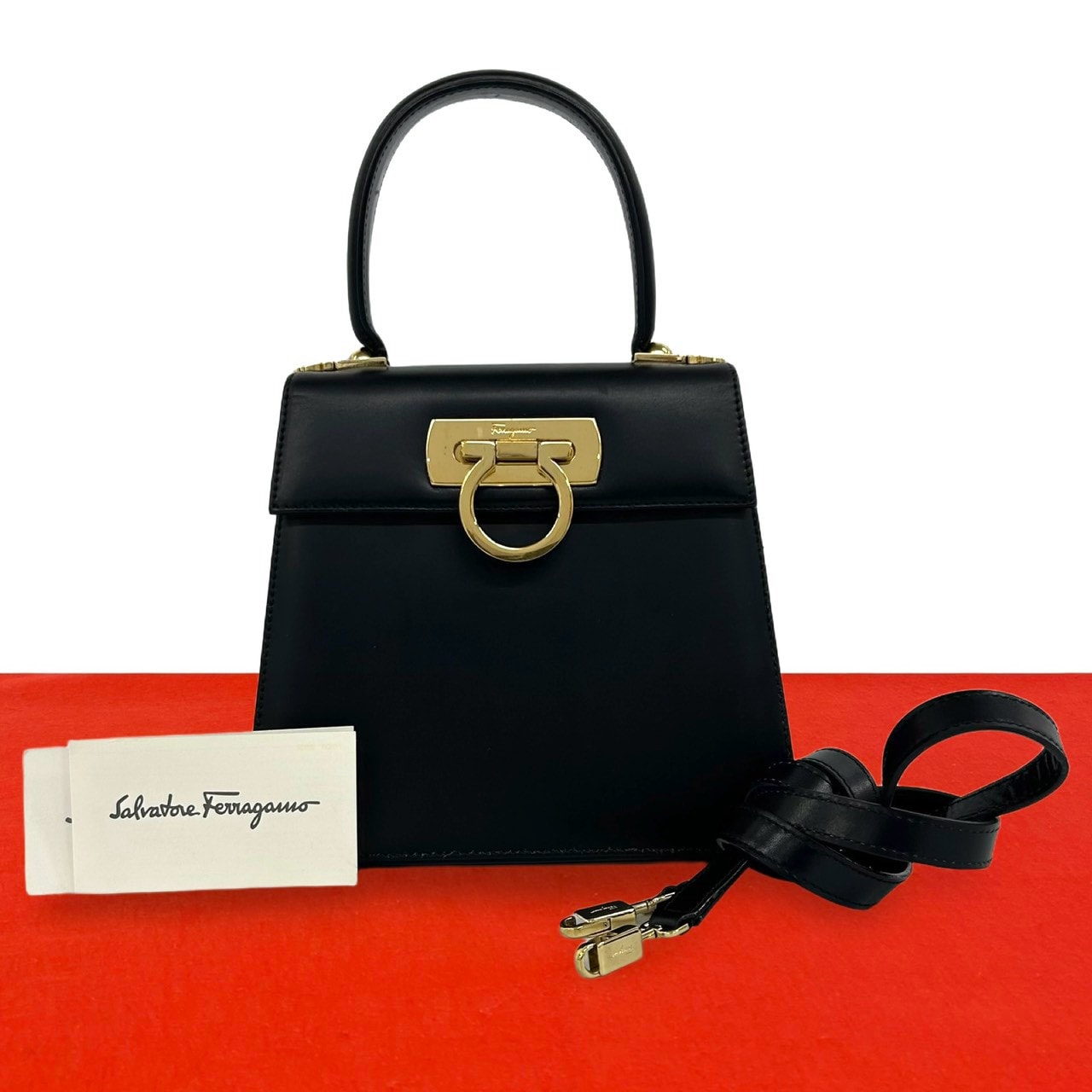 Salvatore Ferragamo サルヴァトーレフェラガモ ガンチーニ ロゴ 金具 レザー ショルダーバッグ ブラック
 246-8
