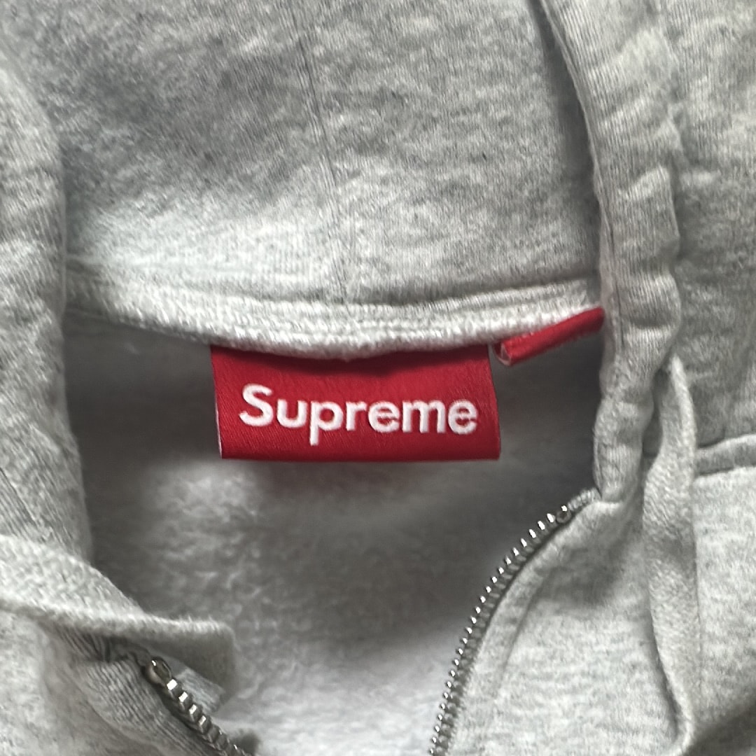 Supreme Devil S Logo Ash Grey Sサイズ Moletom Supreme Devil S Logo Zip Up Ash Grey SS26-W5 - Droper