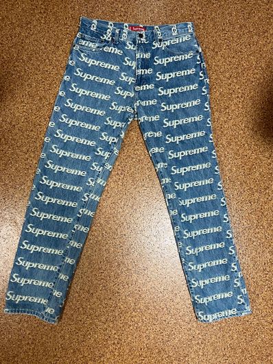 Supreme Frayed Logos Regular Jean "Blue"