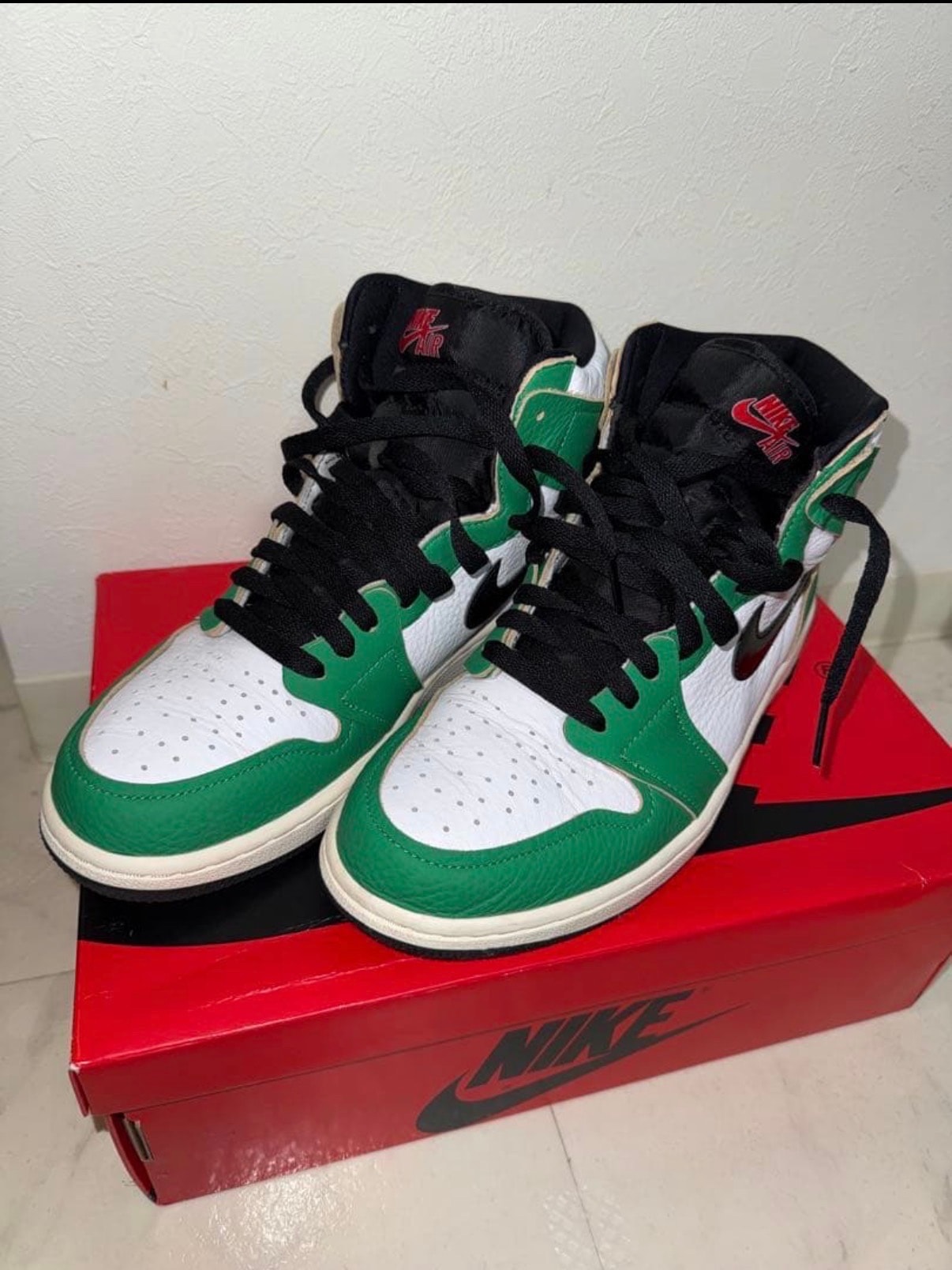 Nike Women's Air Jordan 1 High OG "Lucky Green/White-Sail-Black"
