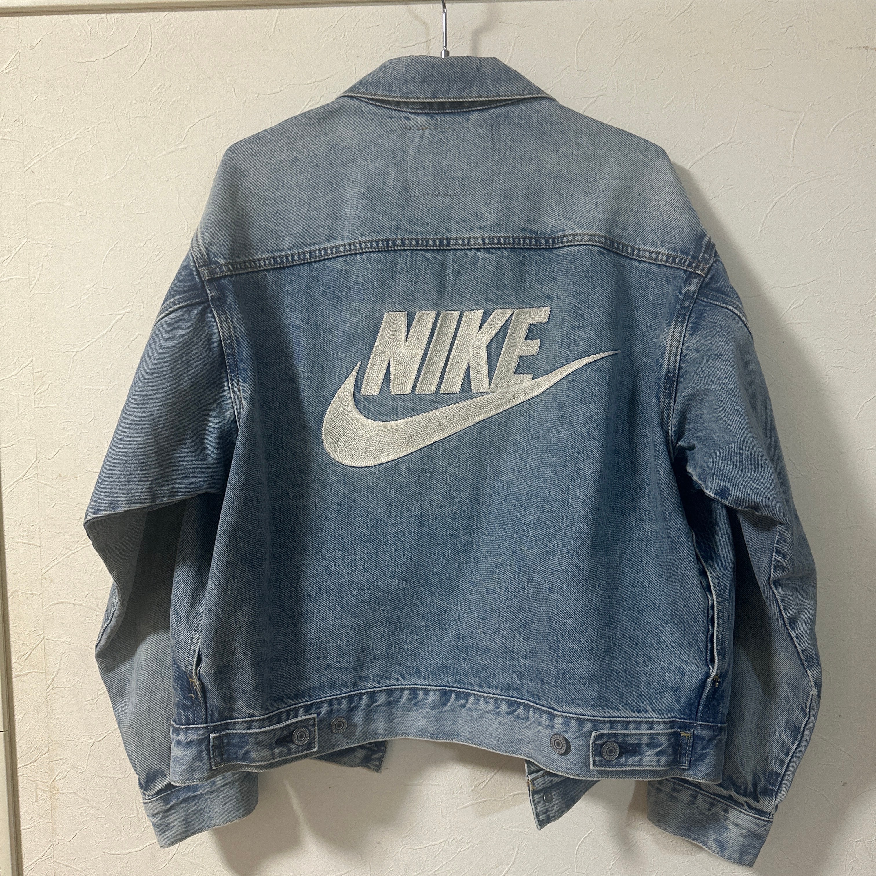 リーバイス x ナイキ デニム トラッカージャケット "ライトインディゴ" 002TM-0000