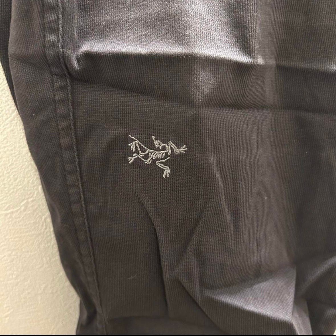 【ユニセックス】Arc'teryx カーゴパンツ グレー