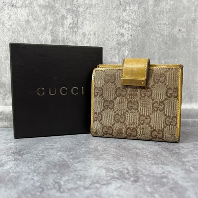 【GUCCI】グッチ 二つ折り財布 箱付き GGキャンバス GG柄 ロゴプレート ベージュ イエロー キャンバス レザー ゴールド金具 レディース