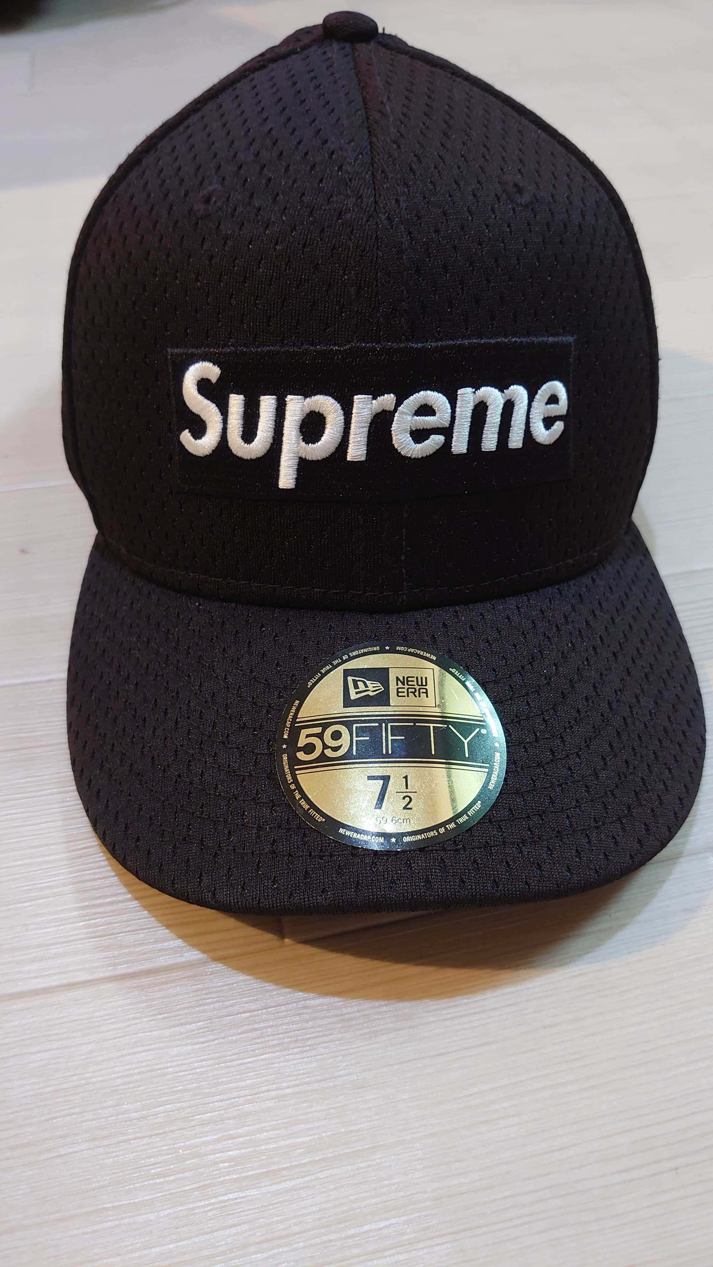 Supreme Mesh Box Logo New Era "Black"