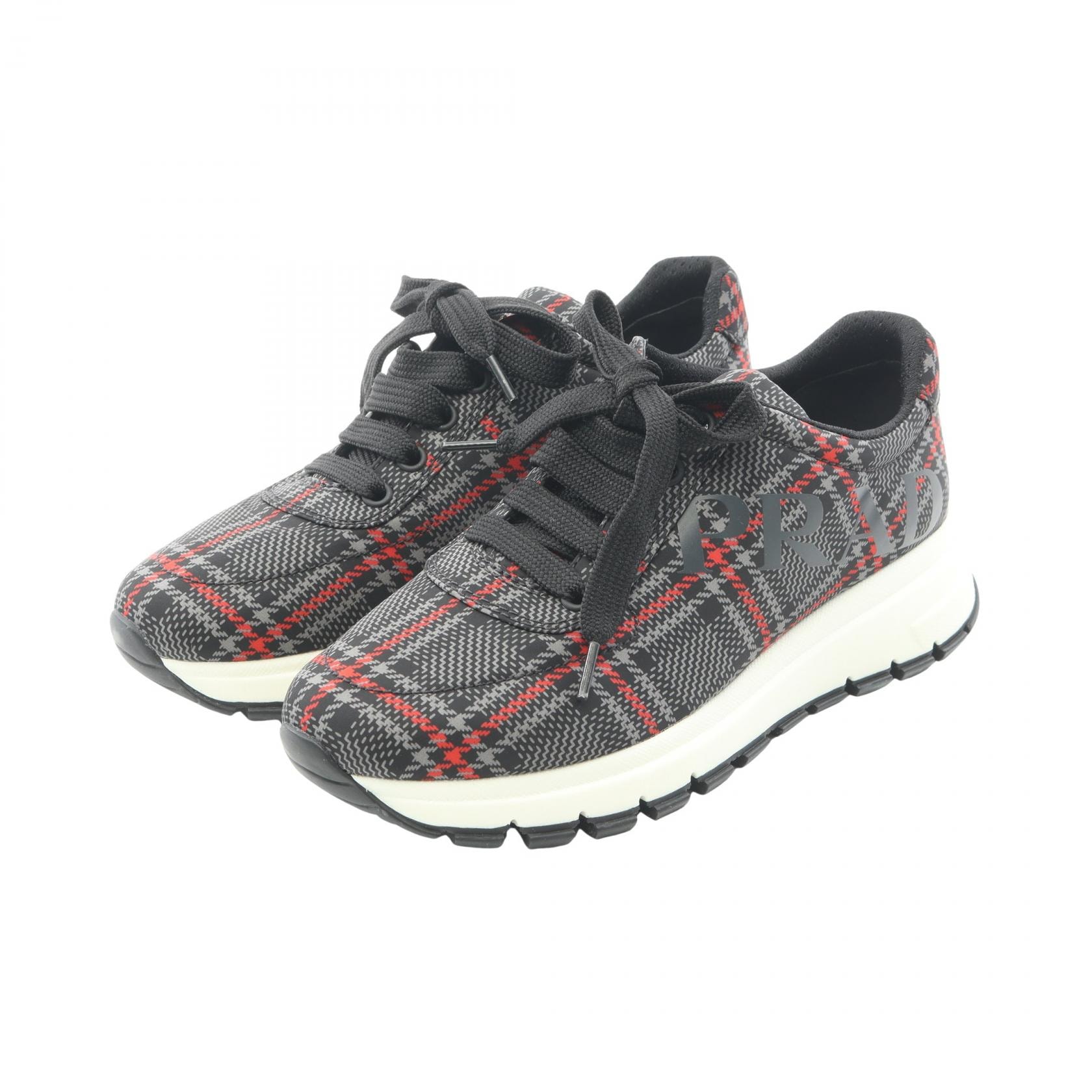 プラダ PRADA ロゴ チェック スニーカー 靴 ナイロン レディース ブラック系 / グレー系 / レッド系 1E552L 【中古】