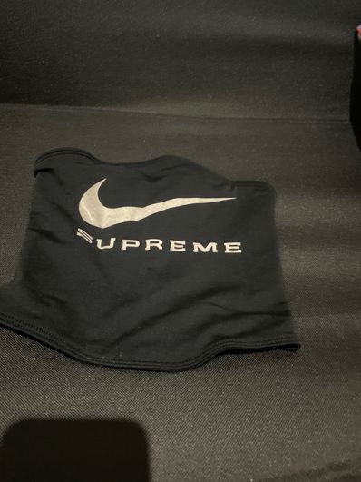 Supreme / Nike® Neck Warmer "Black"