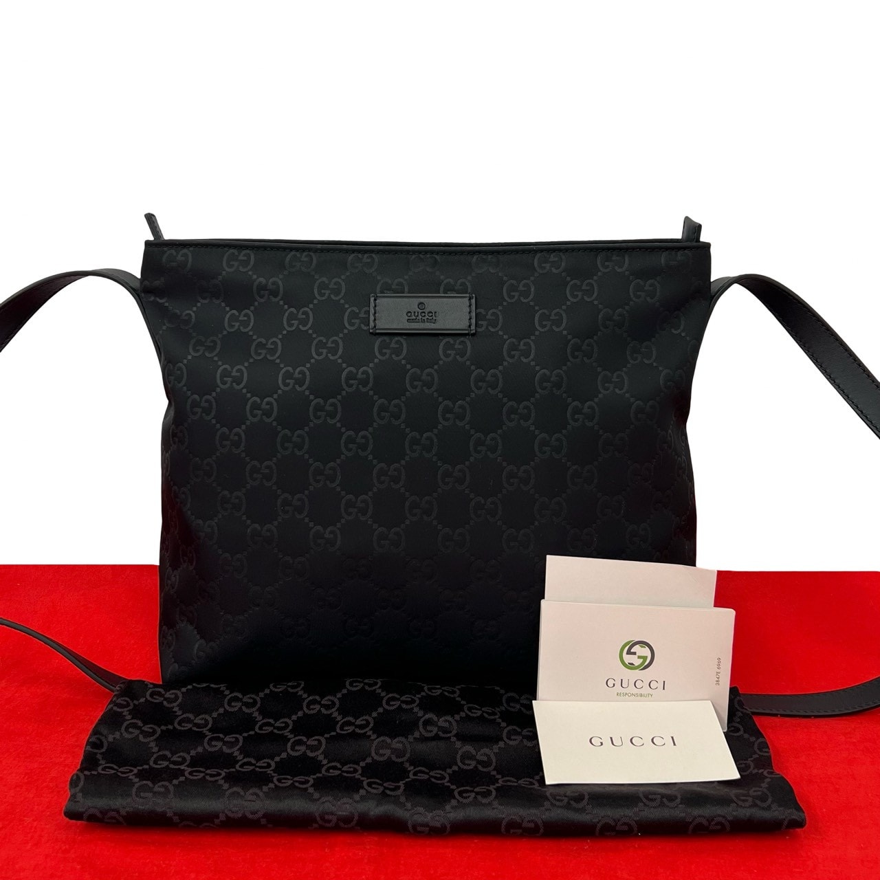 GUCCI グッチ GGナイロン ロゴ ナイロン レザー ショルダーバッグ ブラック
 23556