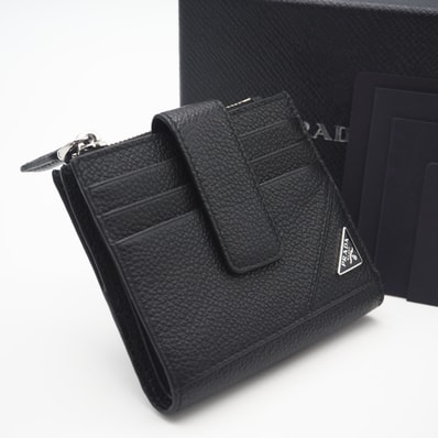 美品 PRADA プラダ ヴィッテロ マイクログレイン トライアングル コンパクトウォレット 2MC066 二つ折り財布 ブラック レザー メンズ