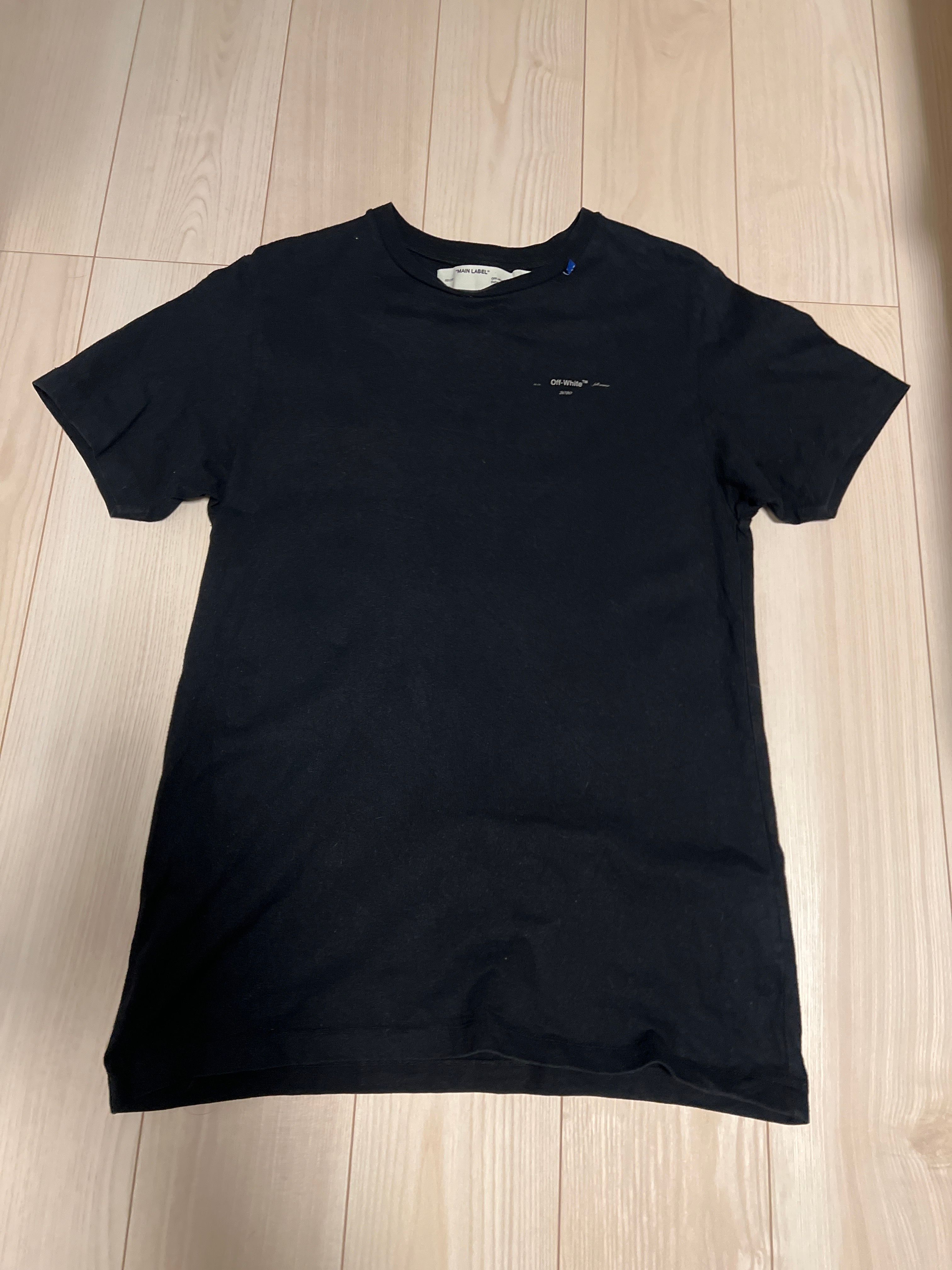 オフホワイトTシャツ