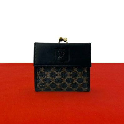 CELINE セリーヌ マカダム ブラゾン 柄 トリオンフ ロゴ レザー PVC 三つ折り財布 ブラック
28204