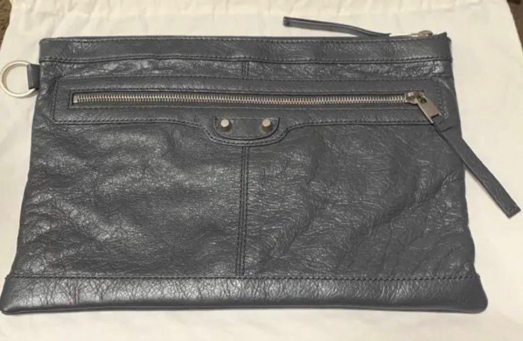 BALENCIAGA レザー クラッチ 新品
