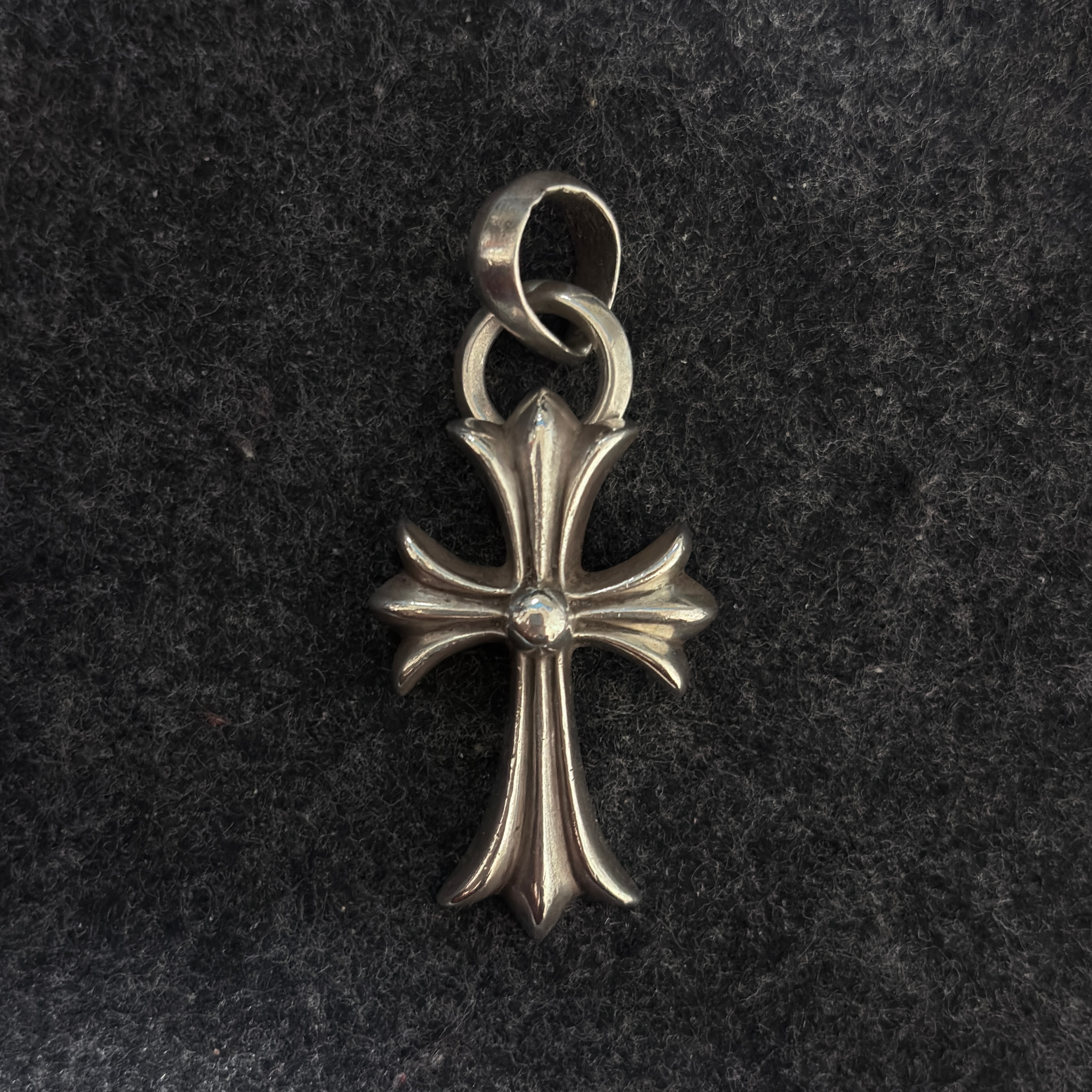 クロムハーツ CH クロス ペンダント スモール / プレーンベイル "シルバー"