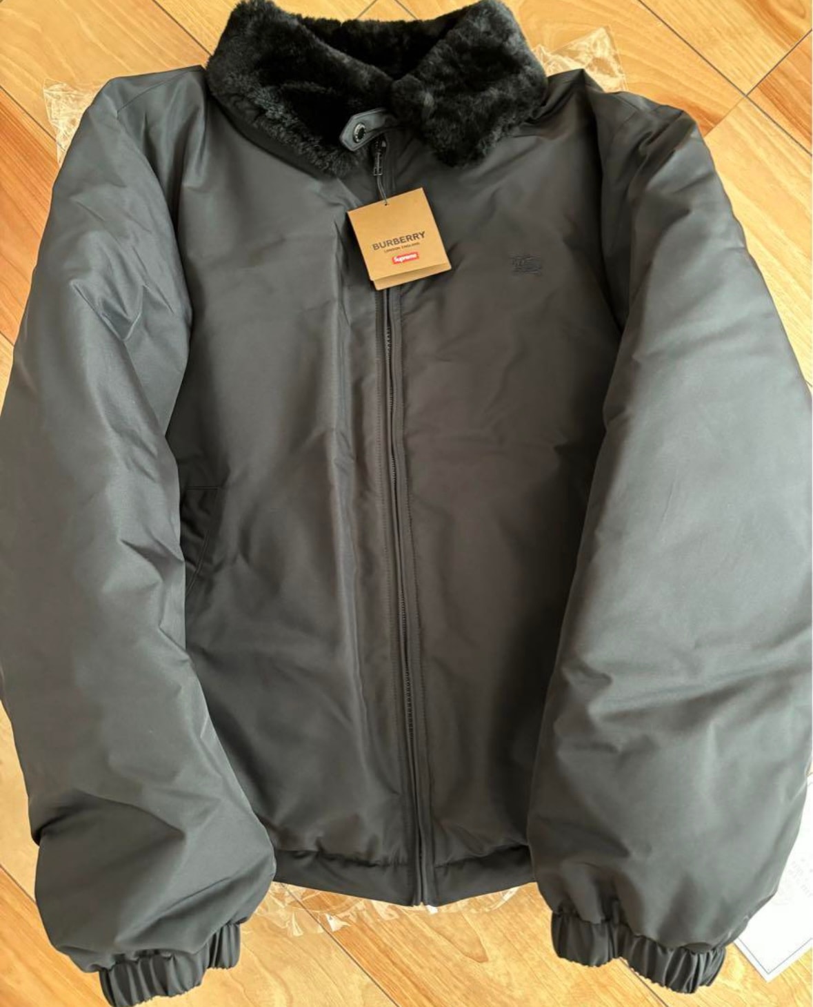 シュプリーム バーバリー シアリング カラー ダウン パフ ジャケット "ブラック"