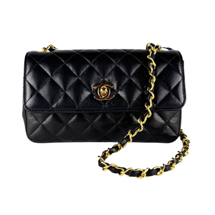 シャネル CHANEL ショルダーバッグ マトラッセ レザー/メタル ブラック/ゴールド レディース【中古】 z10370