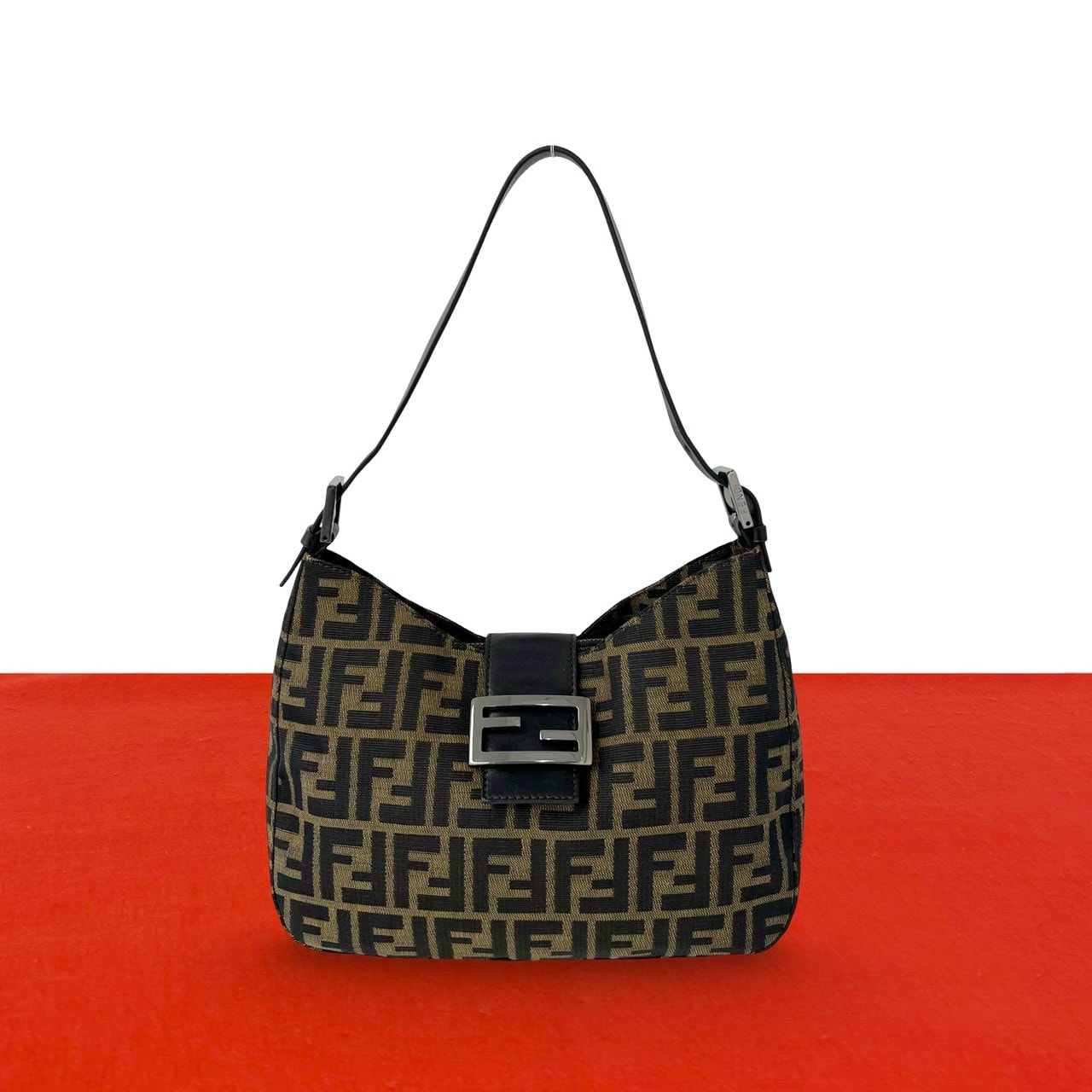 FENDI フェンディ ズッカ FF 柄 キャンバス レザー ショルダーバッグ ブラウン
61096
