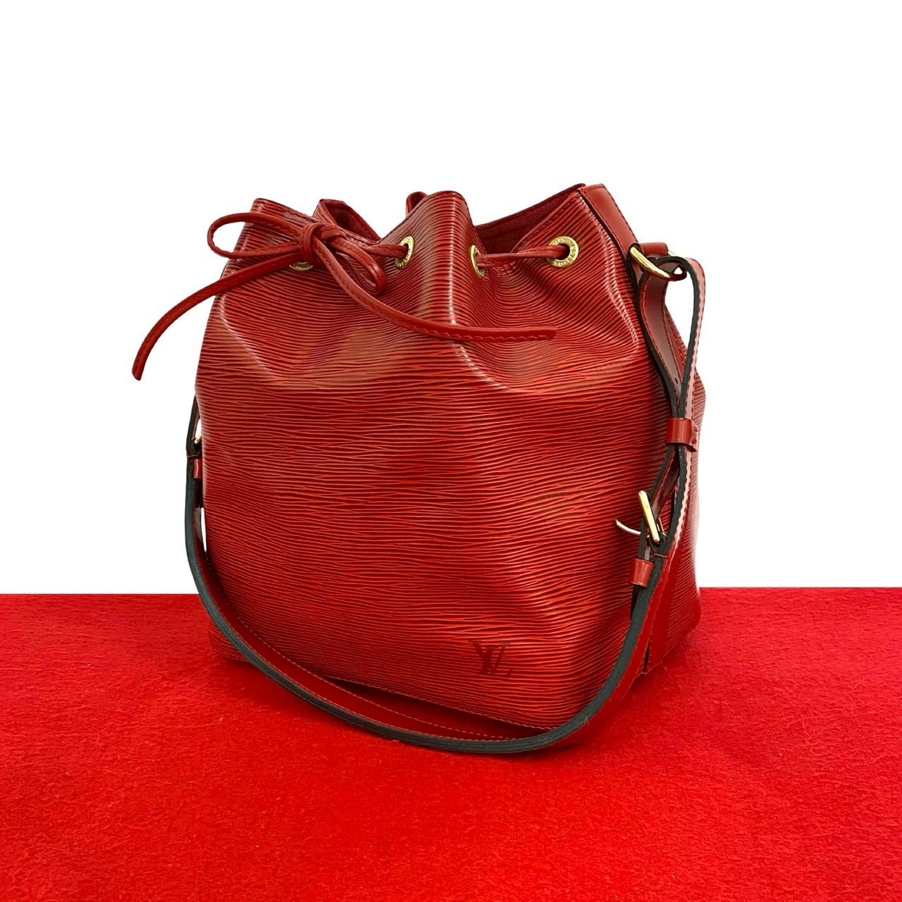 LOUIS VUITTON ルイヴィトン プチノエ エピ レザー ショルダーバッグ レッド
 35483