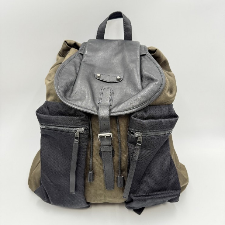 BALENCIAGA(バレンシアガ)クラシック トラベラー バックパック リュック カーキ系 キャンバス レザー シルバートーン金具 ユニセックス