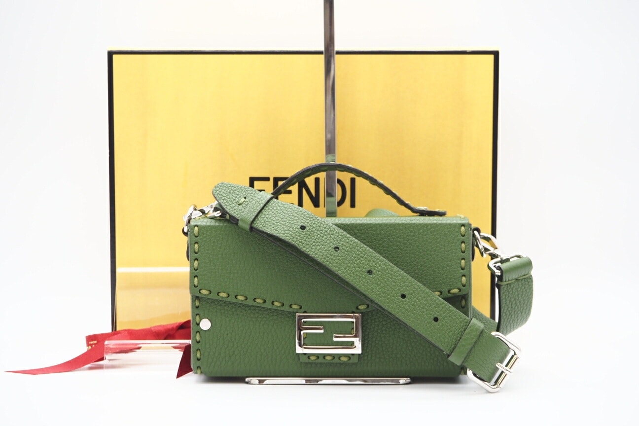 極美品 FENDI フェンディ セレリア ソフトトランク バゲット 7VA565 2wayショルダーバッグ グリーン レザー レディース