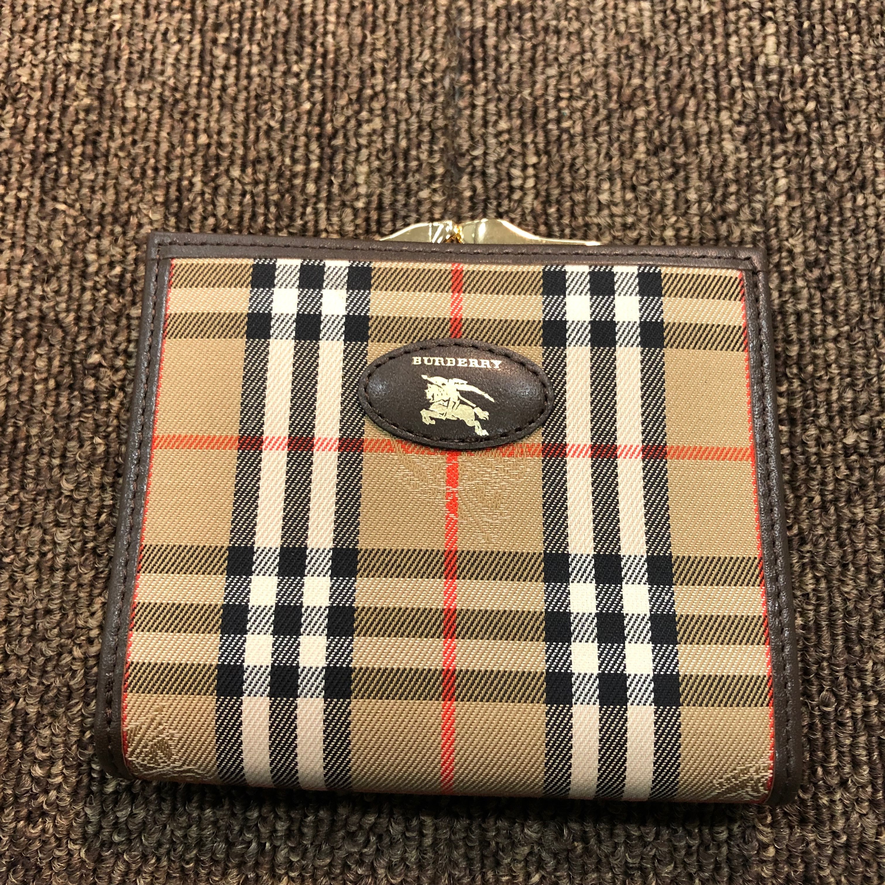 バーバリー チェックガマ口財布